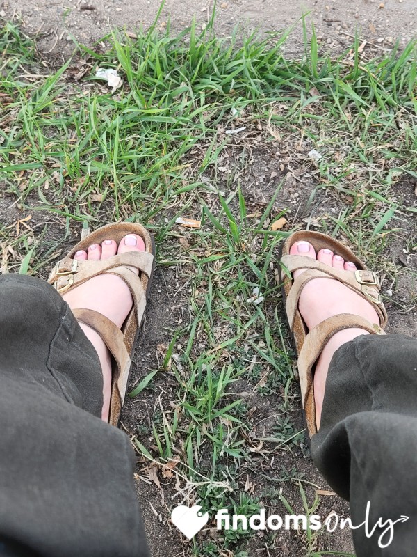 ✿ Pedicure - Pick My Toe Polish ✿