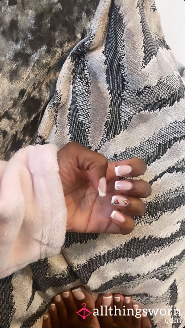 Perfect French Pedicure 😍