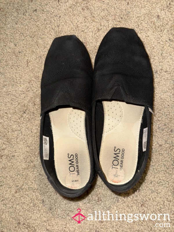 Perfectly Worn TOMS – Stinky, Stained & Full Of My Footprint 🖤