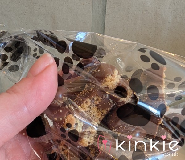 Pet Kit: Treats & Trinkets