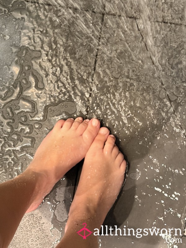 PETITE FEET PICS 🔥