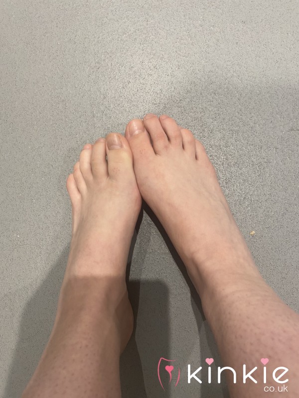 Petite Foot Pics☺️