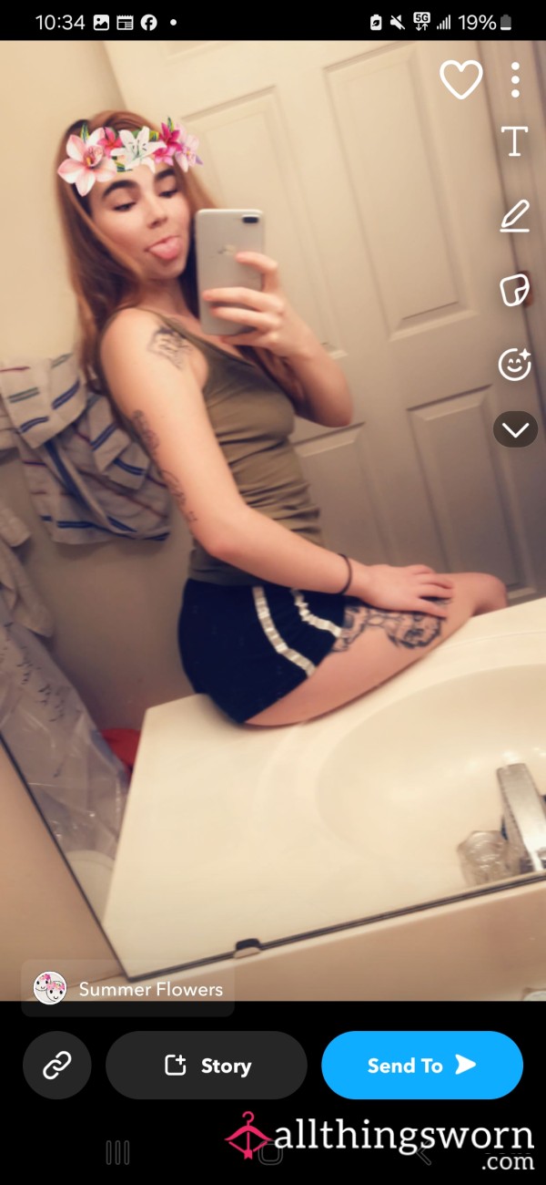 Petite, Im Very Spicy I'm Very Honest