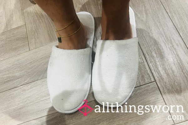 Petite Size 4 Feet × Mens Size Worn Hotel Slippers