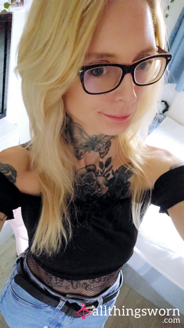 Pick My Outfit (lingerie) And I'll Pose For You 🥰