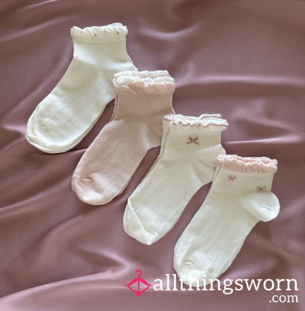 (´͈  ᵕ `͈ Cute White And Pink Ankle Socks ♡