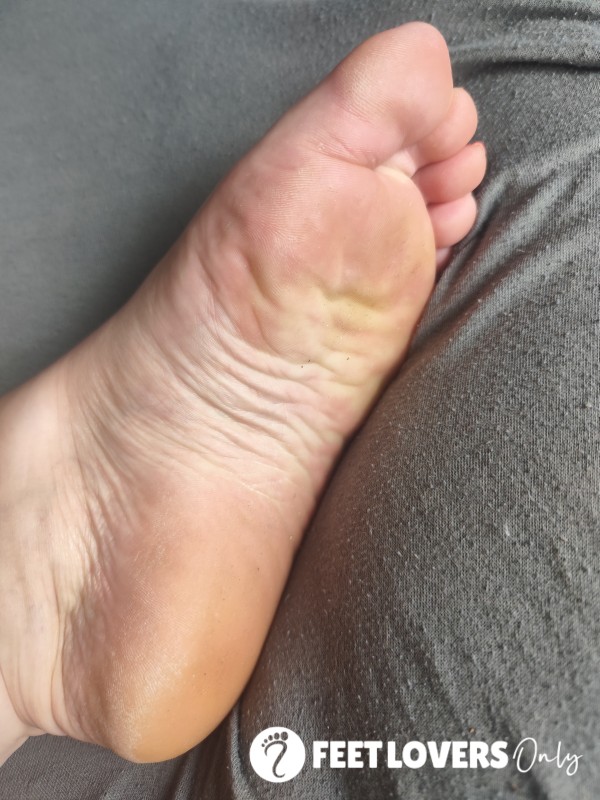Pieds Nus , Au Sort Du Lit 🥰