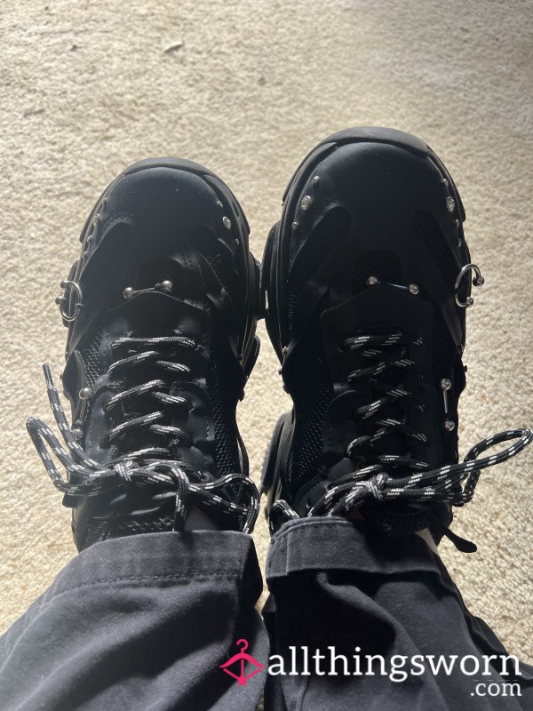 Pierced Alt Sneakers👟🖤⛓️
