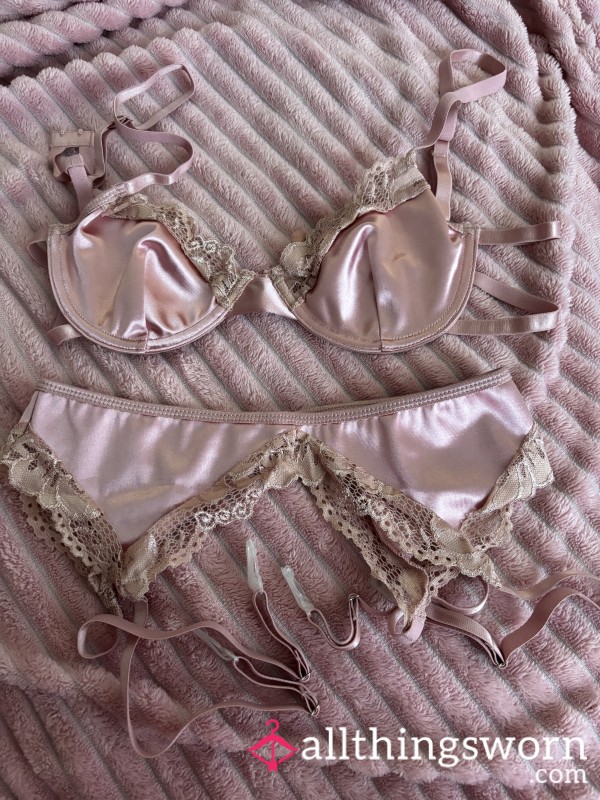 Pin Satin Set