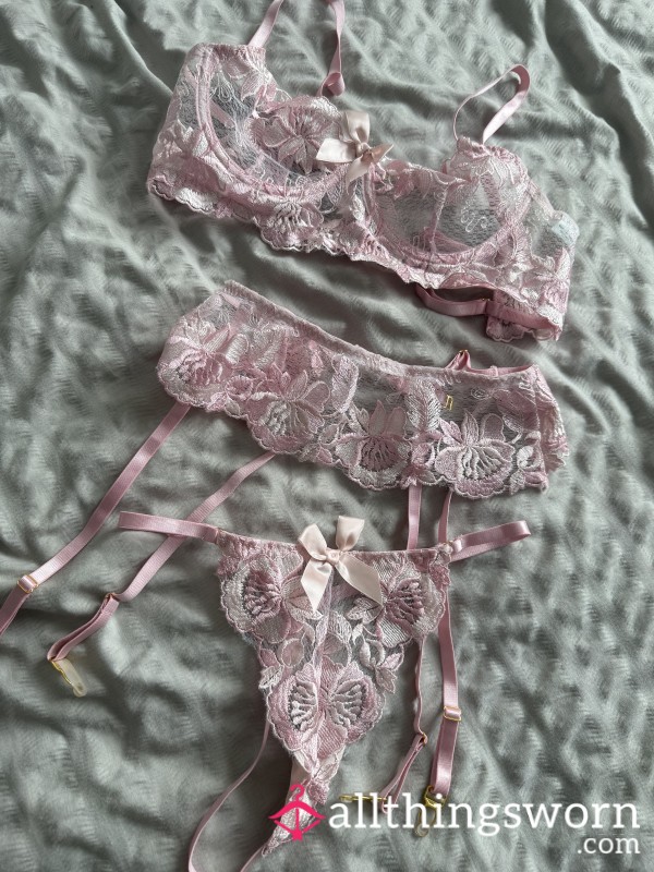 Pink 3 Piece Set😜🥵