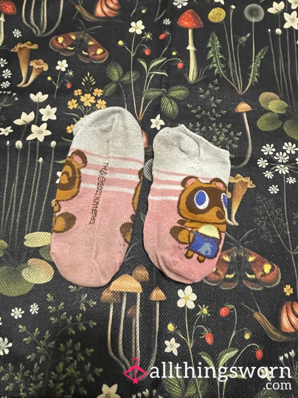 Pink Nintendo Crossing Ankle Socks