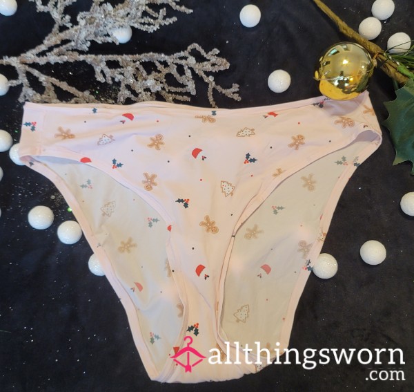 🎄🩷 Pink Christmas Print Panties: Silky Smooth For Your Holiday Pleasure