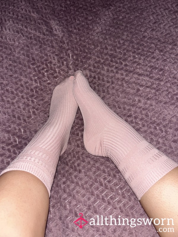 🩷🧦 Pink Crew Socks