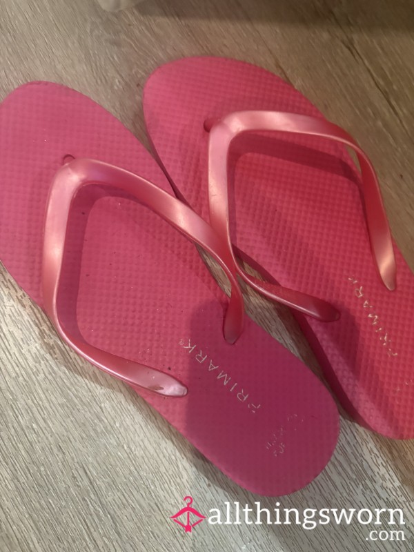 🌺 Pink Flip-Flops