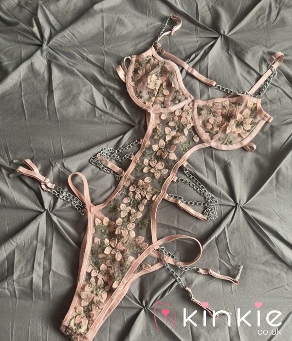 Pink Flor*l Lingerie Size M 🩷