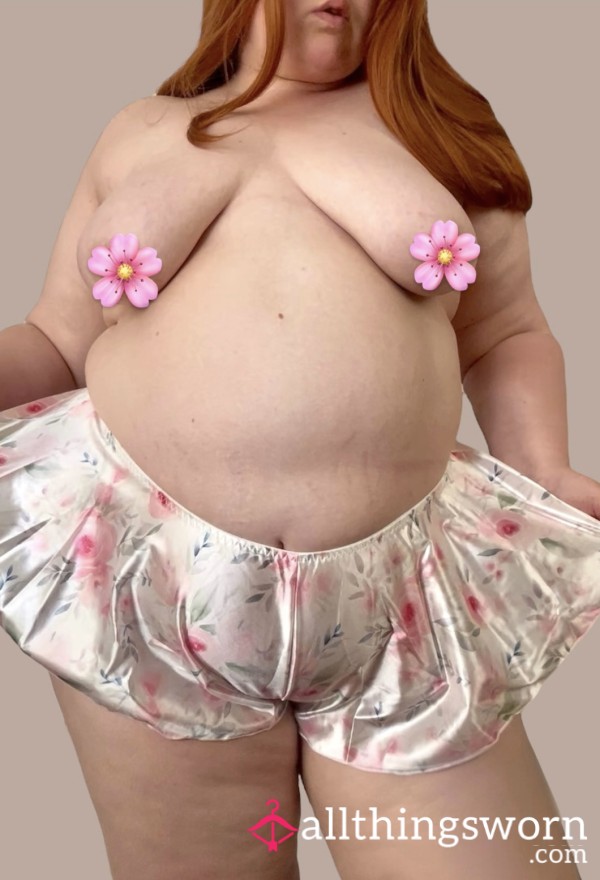 🌸 Pink Flor*l Satin Plus Size Frilly Panties Worn By A BBW 🌸