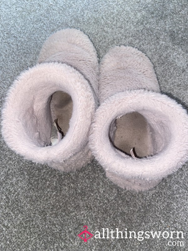 Pink Fluffy Slippers🩷