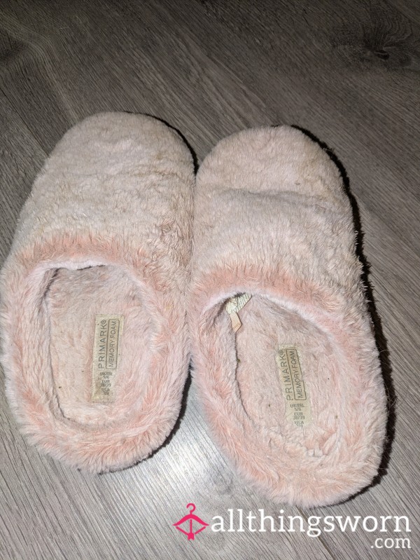 Pink Fluffy Slippers🌸 Well Worn👣
