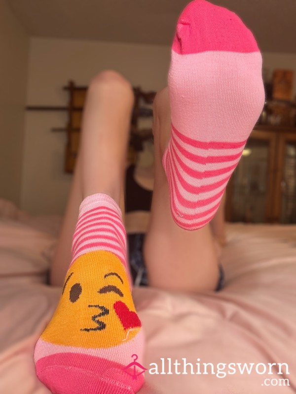 Pink Kiss Face Ankle Socks
