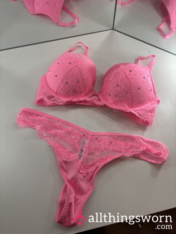 Pink Lace Bra+thong 💕