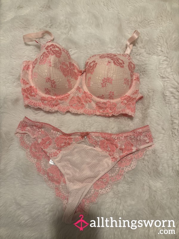 Pink Lacey Bra & Knickers 👅
