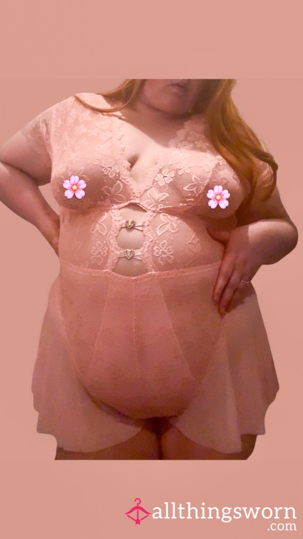 💓 Pink Lacy Plus Size Short Sleeved Bodysuit Worn By A BBW 💓