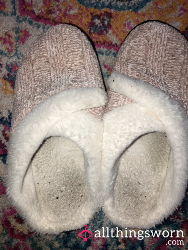 Pink Slipper With White Fur-Well Worn, Medium Aroma Corn Chip