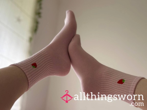 🍓Pink Socks With Strawberries🍓