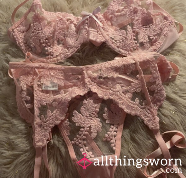 SOLD! Pink Soft Matching Lingerie Set👄💋