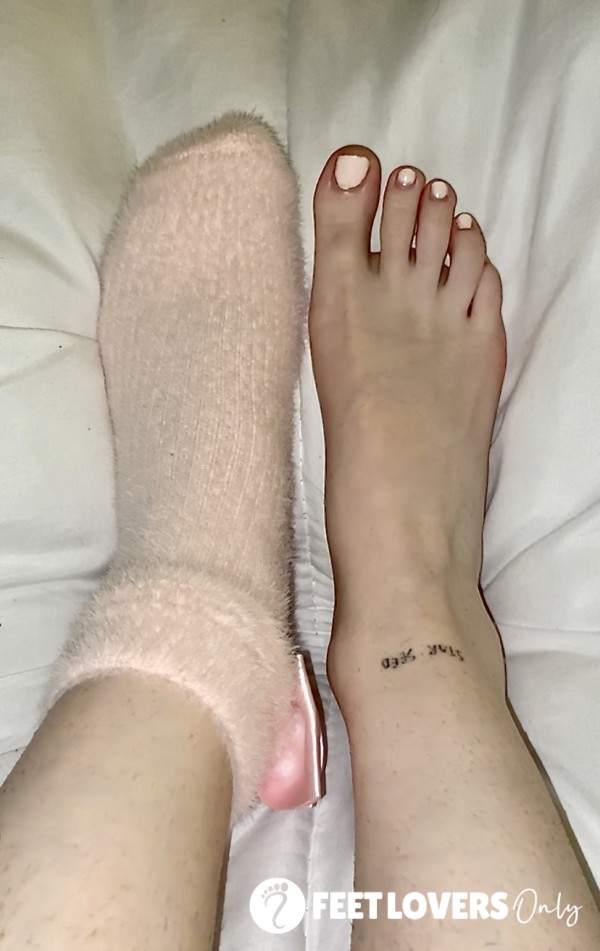 Pink Toes And Socks 🦶🏻✨
