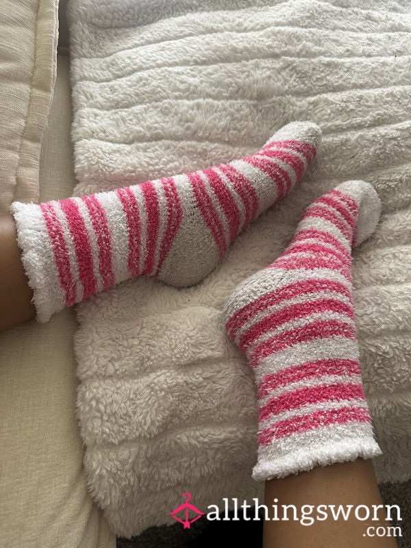 💗 Pink + White Stripped Fuzzy Socks 💗