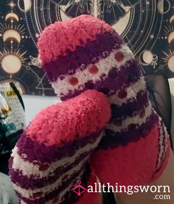 💖💜Pink/purple Fuzzy Socks!**shipping Included.