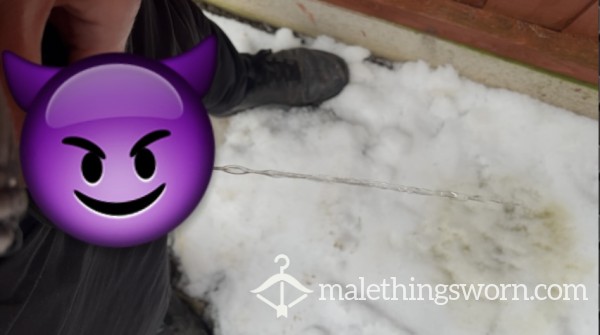 Pi*sing In The Snow
