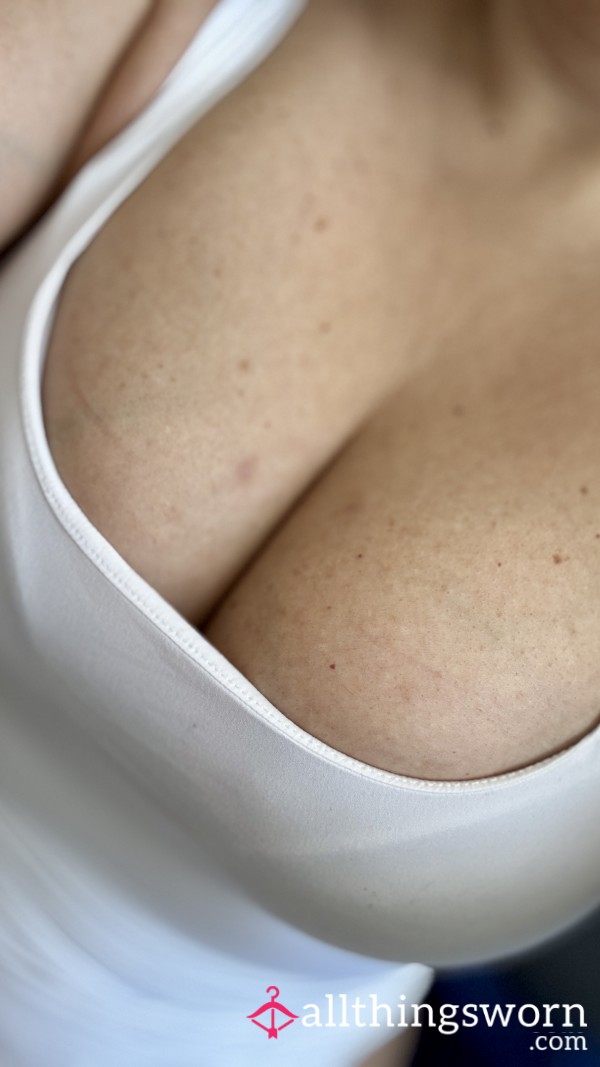 Pi*sing With Details On Pu**y