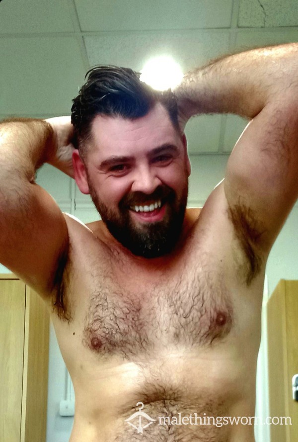 Pit Hair Trimmings Straight After Gym Sesh