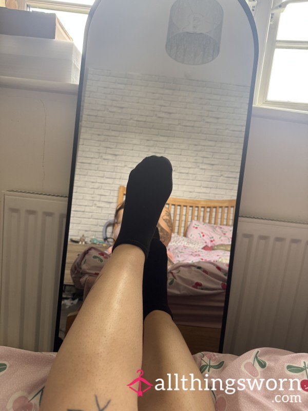 Plain Black Ankle Socks – Sleek & Worn 🖤