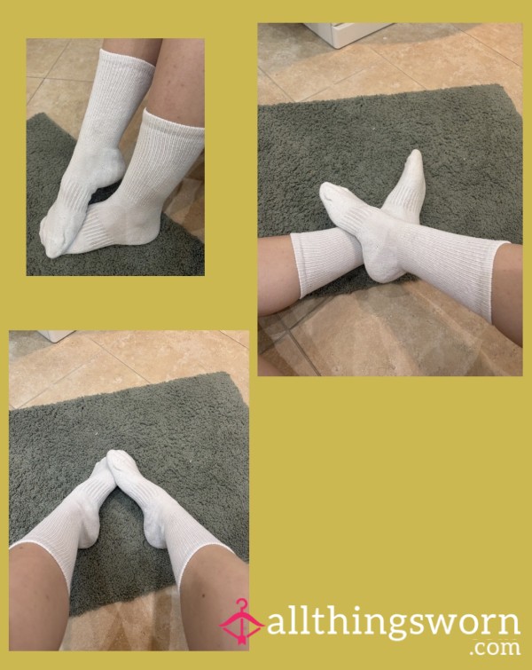 Plain White Crew Socks 👀