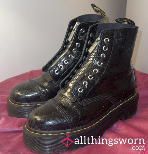 Platform Leather Dr. Martens (Well- Worn) 🖤