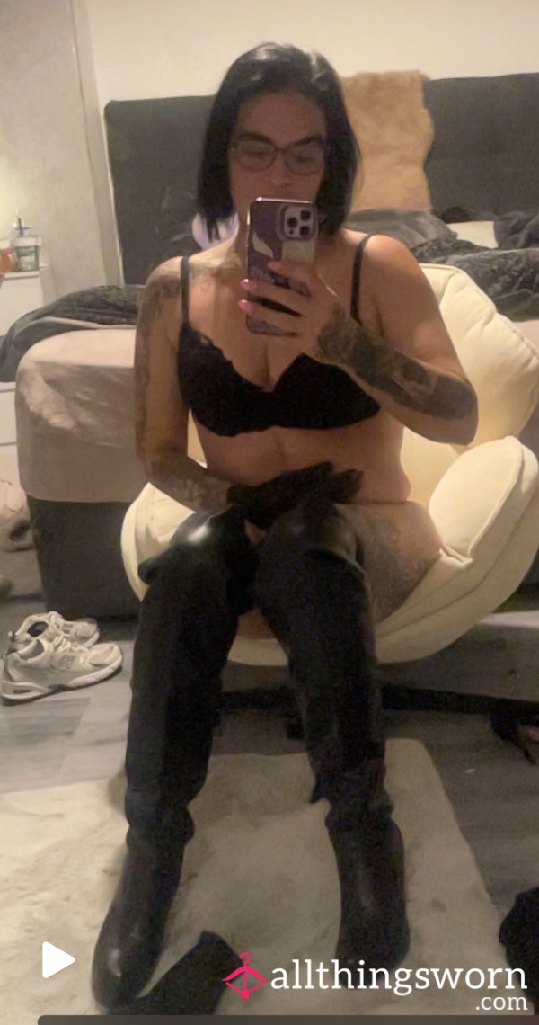 Playing 😻