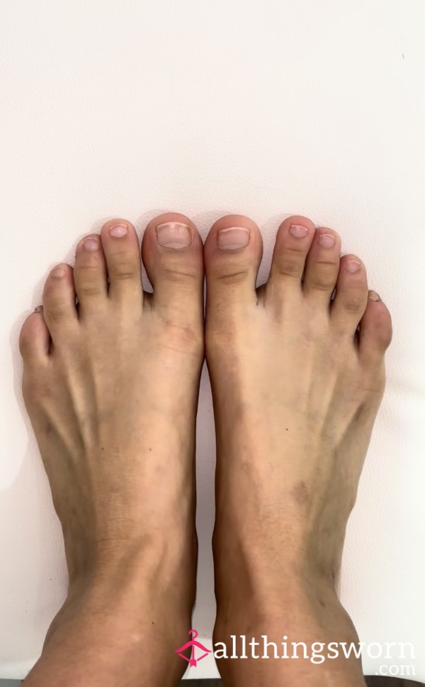 Playing Feet Vids📸🦶