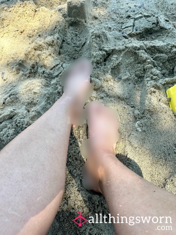 Playing In The Sand 👣 (2:20)