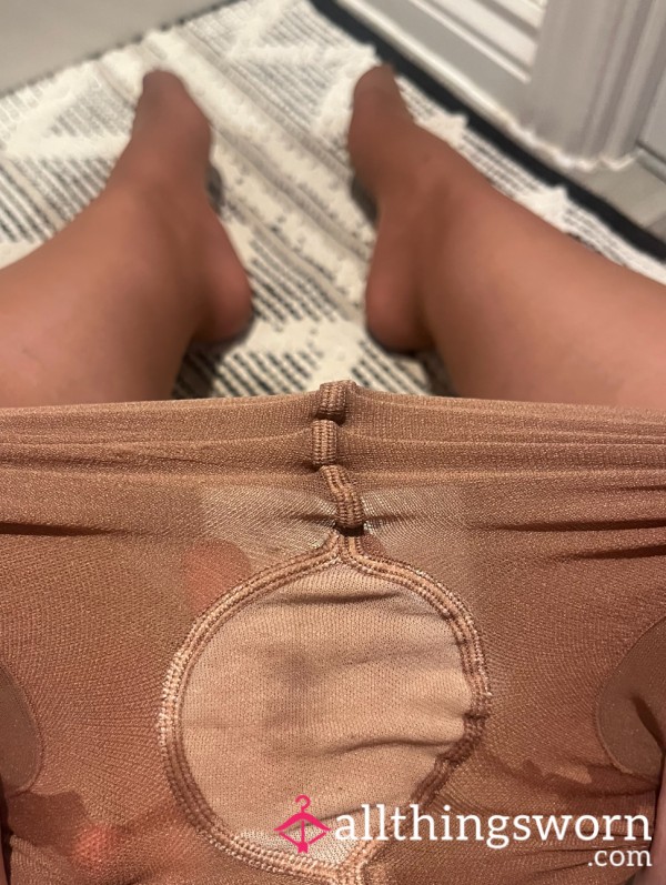 Playing & Squirting In Work Tights 🥵