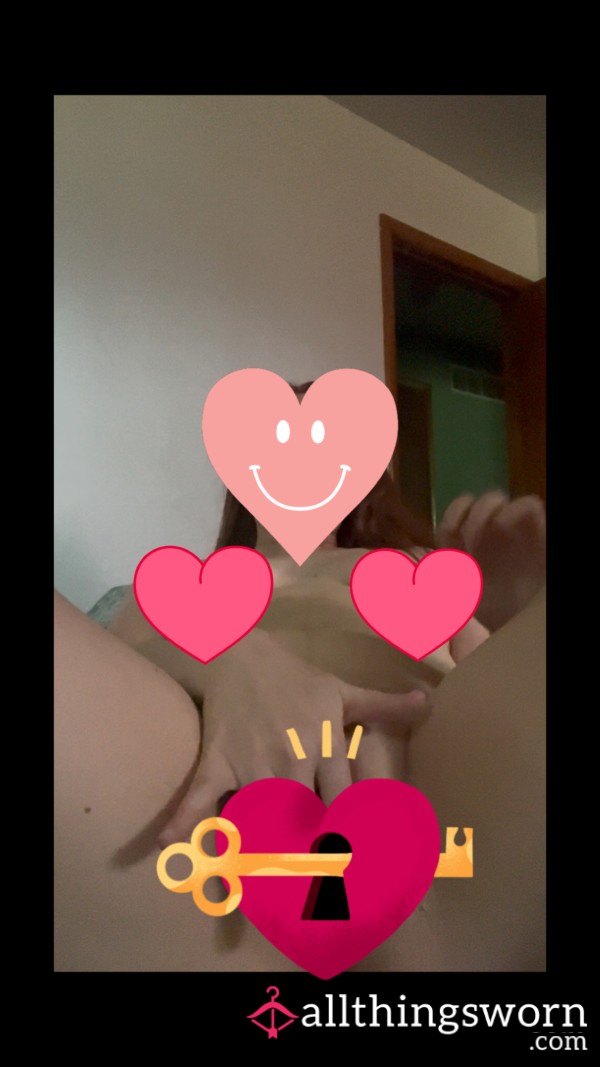 Playing With My Clit 🤭
