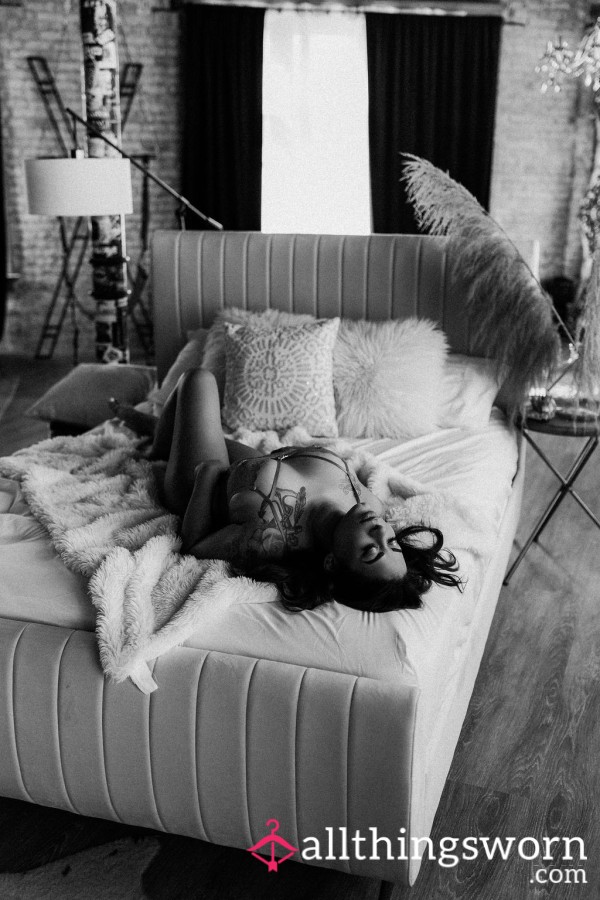 Playing With My Swollen 🐱