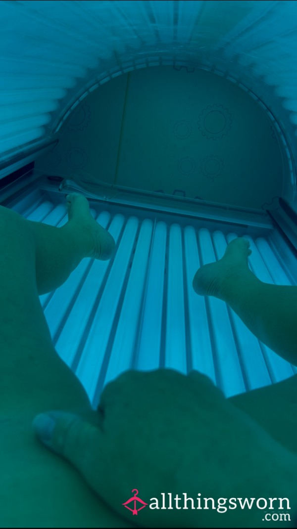 Playing With Myself In The Tanning Bed