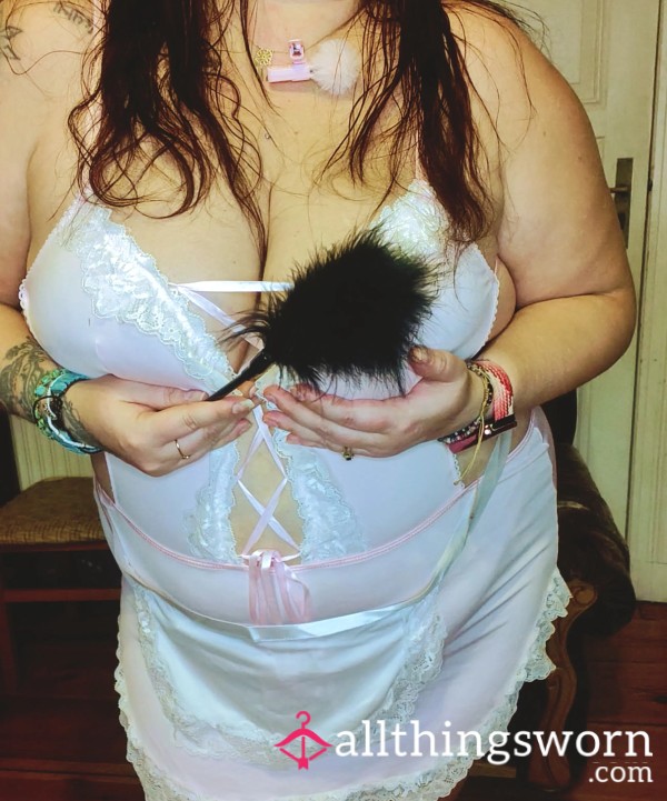 Pokojówka Robi Striptiz I Prosi O Ruchanko I Zalanie Cipki