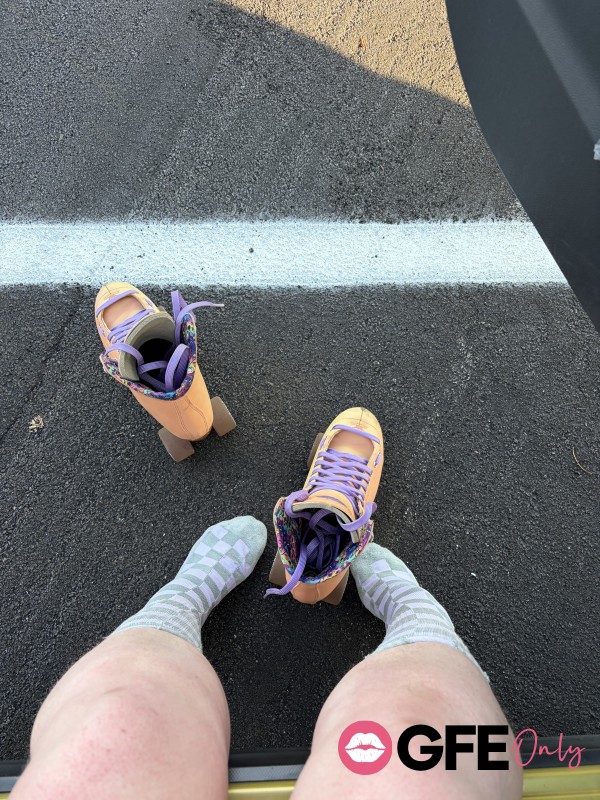 Post Rollersk*ting Feet