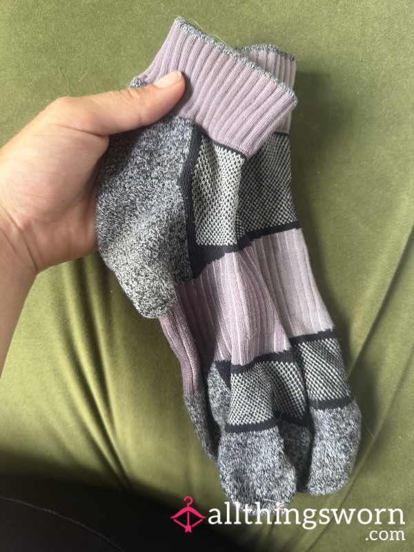 Post-run Sock Removal And Foot/calf Ma**age