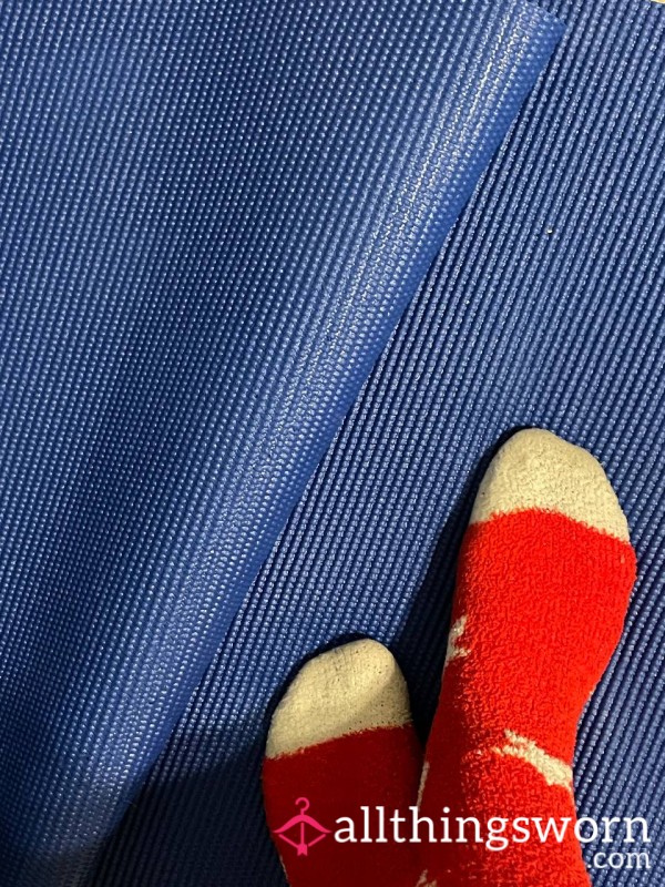 Post-Workout Red Socks – Sweaty, Warm & Real