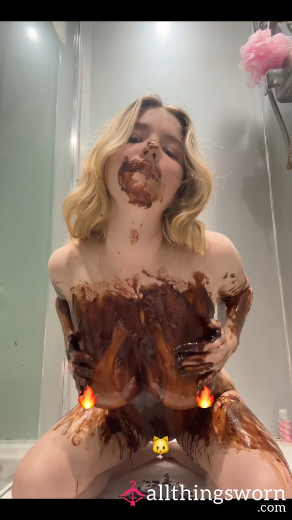 Pouring Chocolate Sauce All Over Myself 💦